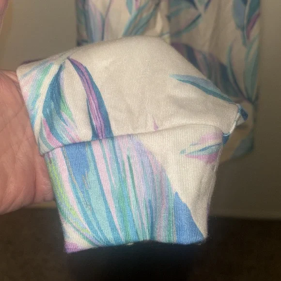 Torrid Pullover Soft Lined Feather Look Top size 2X - Picture 6 of 10